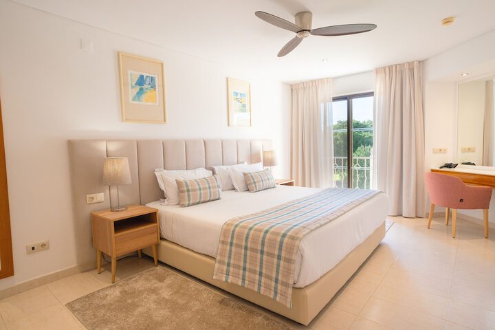 Room 3 of 85