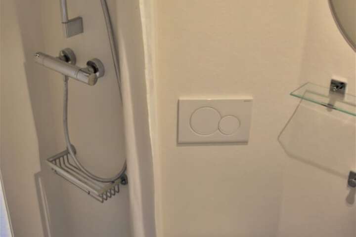 Room 70 of 94