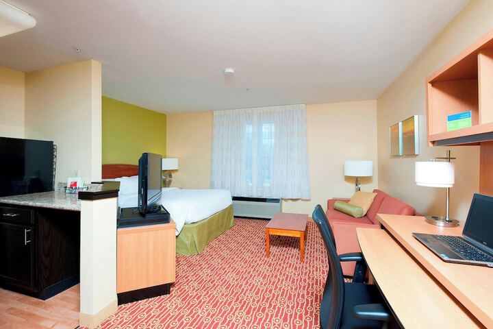 1 Queen Bed with Sofa Bed Accessible Efficiency (6 of 9)