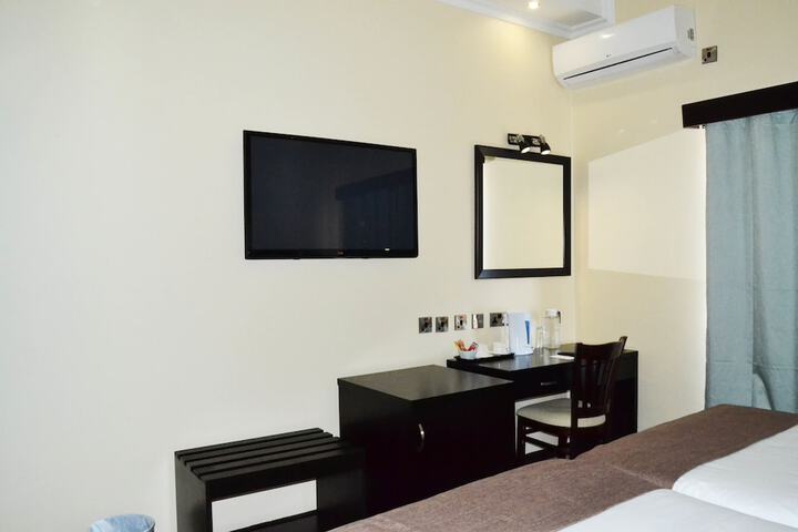 Room 10 of 82
