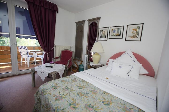 Room 3 of 20