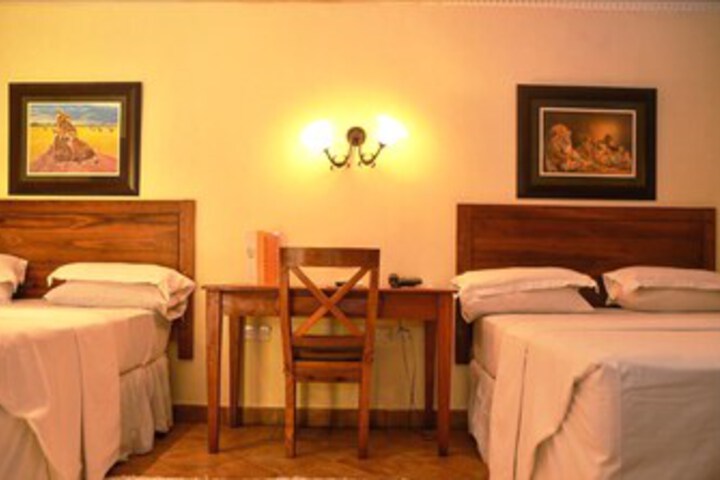 Room 32 of 39