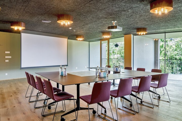 Business Center 111 of 127