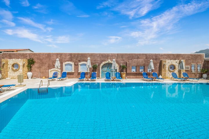 GOLDEN BAY HOTEL
