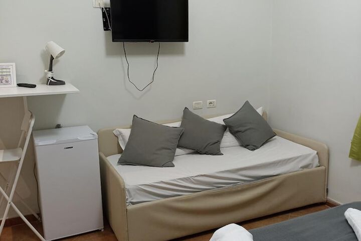Room 30 of 48