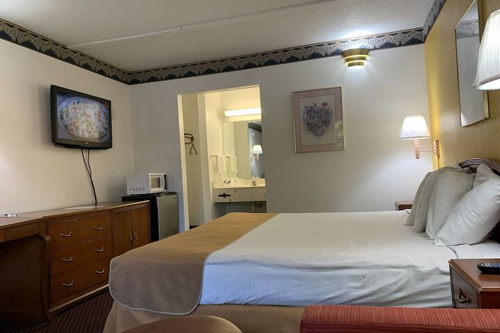 1 King Bed (9 of 13)