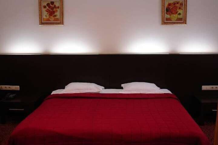 Room 3 of 48