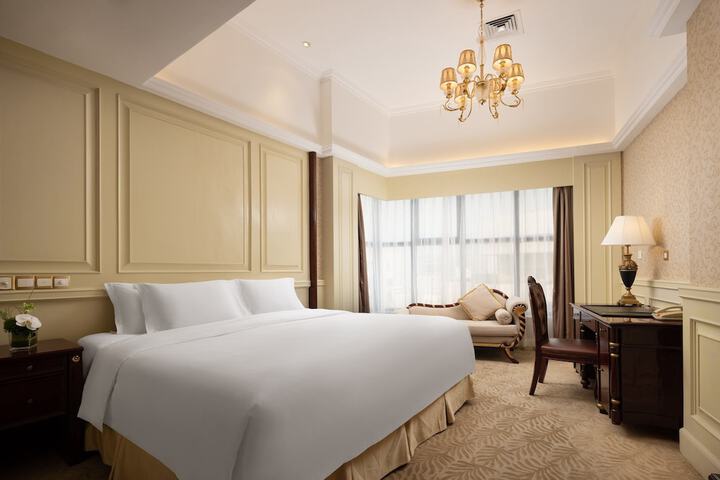 Room 15 of 76