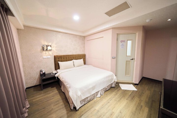 Room 3 of 48
