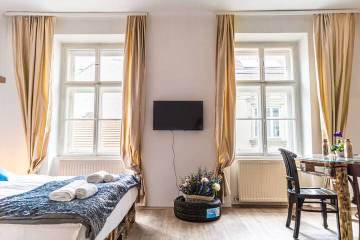 Room 3 of 22