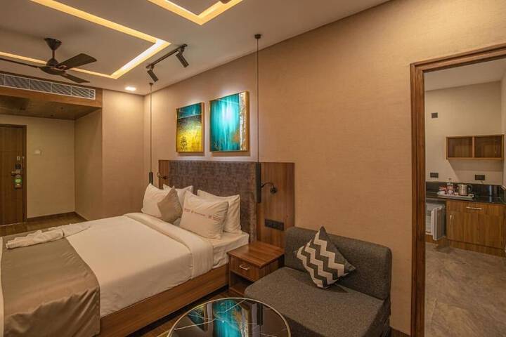 Room 6 of 10