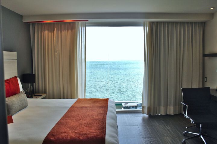 Room 8 of 33