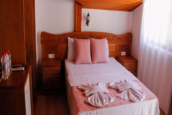 Room 8 of 33
