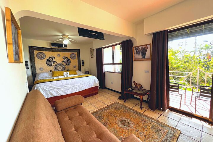 Room 33 of 80