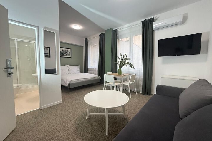 Room 5 of 49