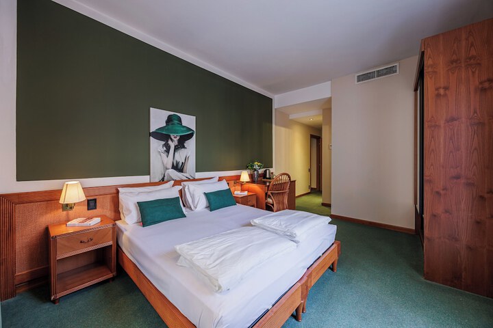 Room 18 of 57