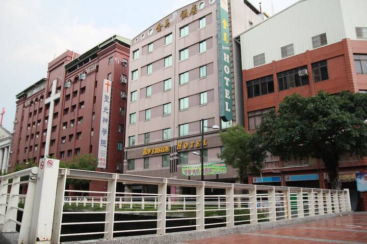 Hotel 60 of 64