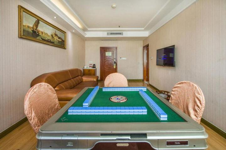 Lounge 40 of 45