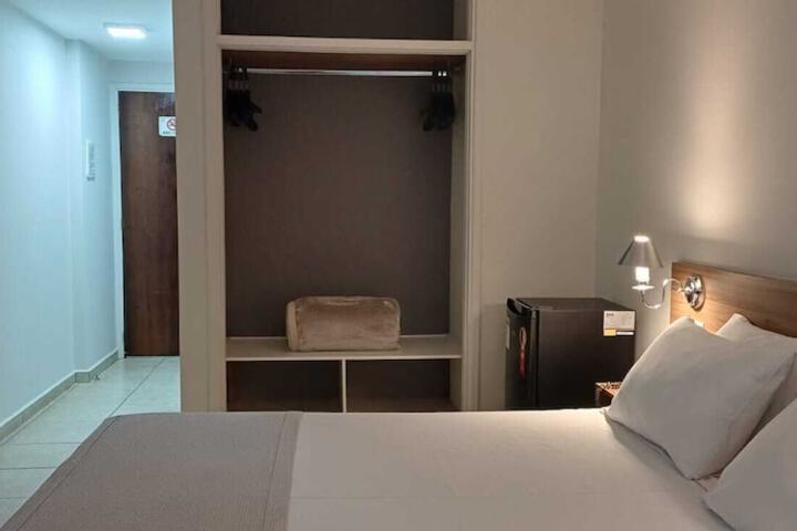 Room 17 of 38