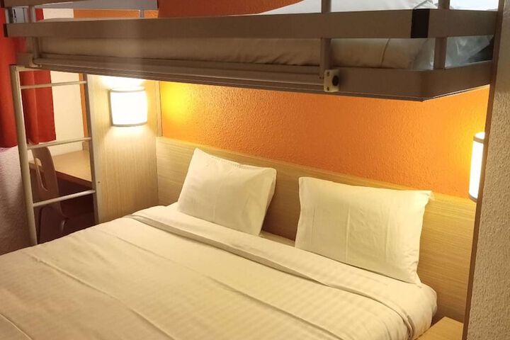 Room 3 of 46