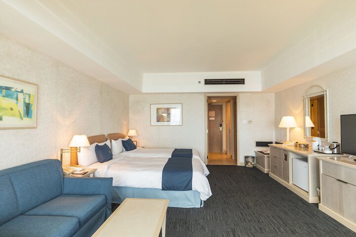 Room 10 of 80