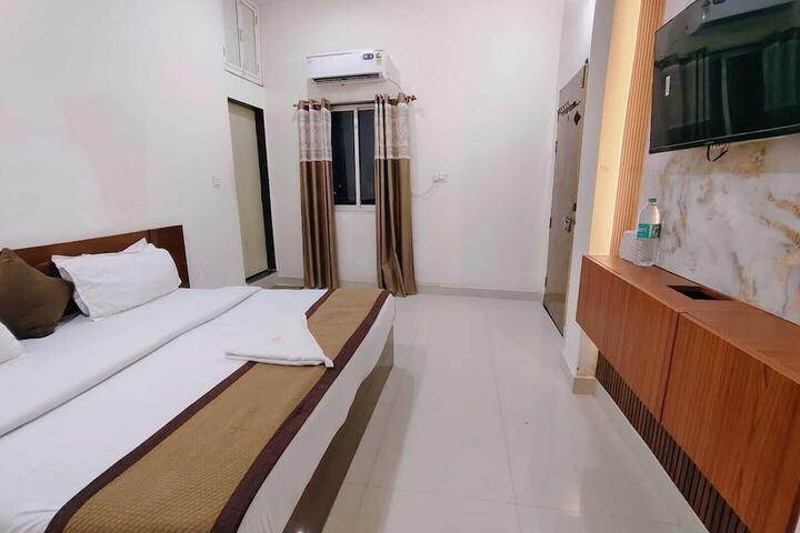 Room 7 of 28