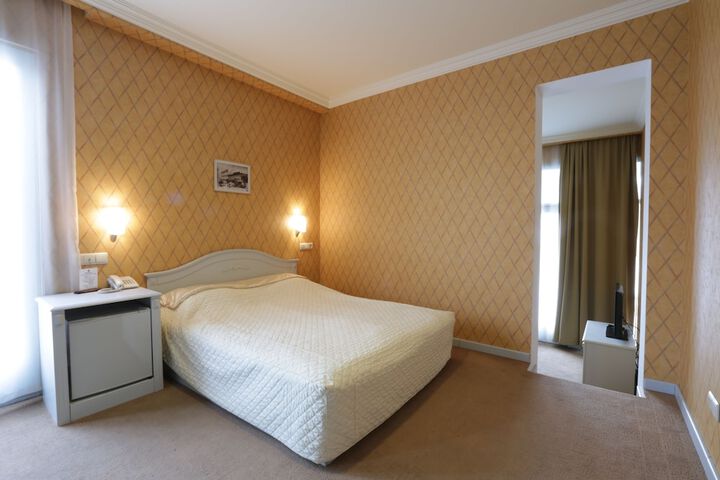 Room 40 of 90