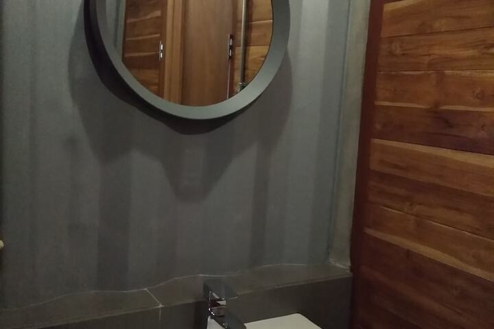 Room 52 of 100