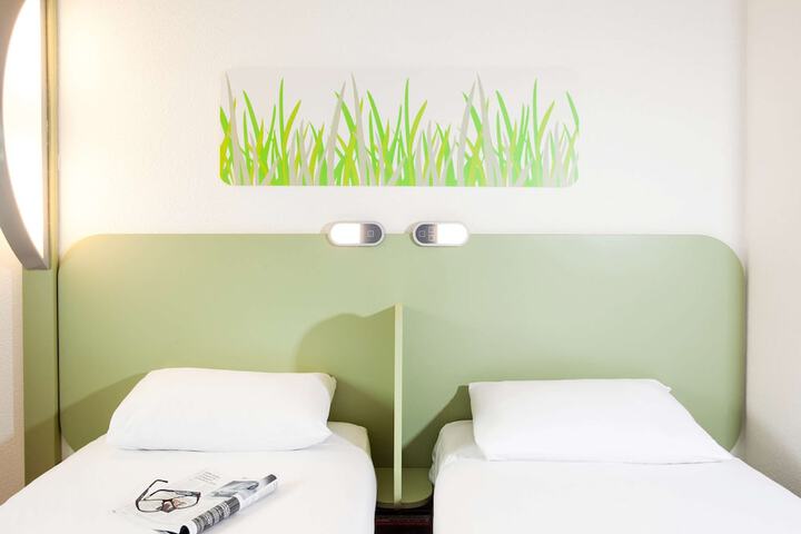 Room 16 of 30