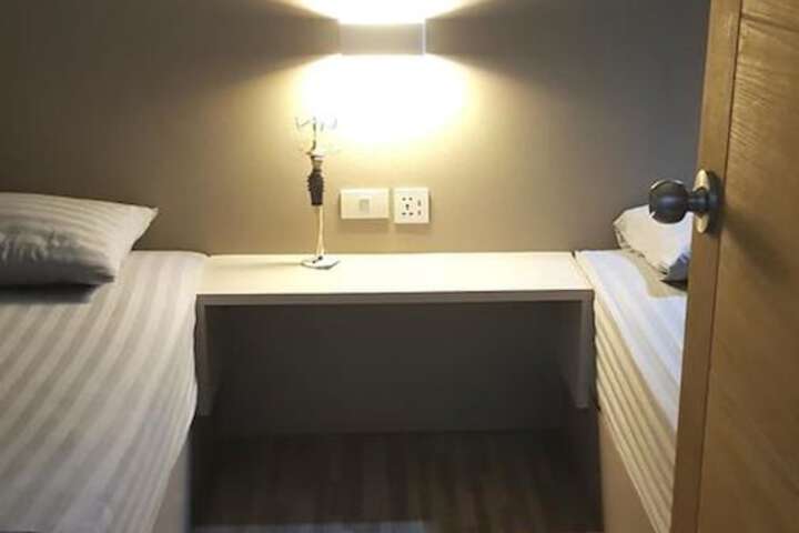 Room 17 of 46