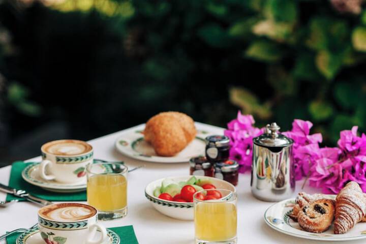 Breakfast/Coffee Service 36 of 60