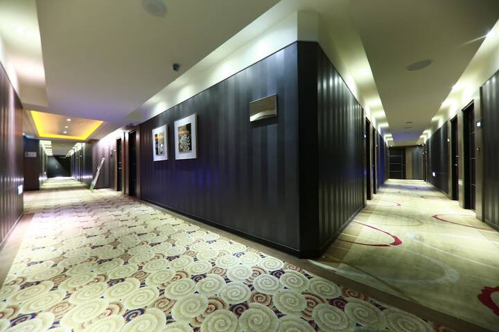 Ballroom/Hall 48 of 56