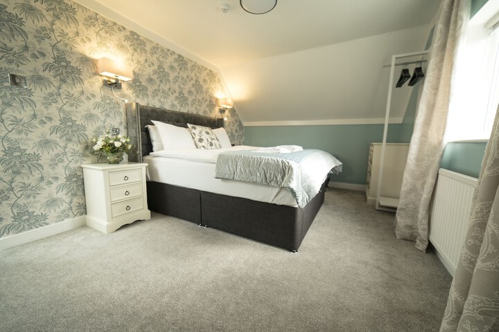 Room 4 of 81