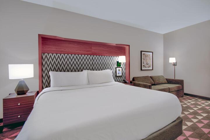 1 King Bed Communications (6 of 16)