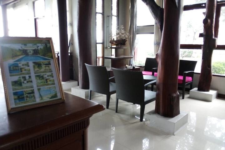 Hotel Interior 7 of 111
