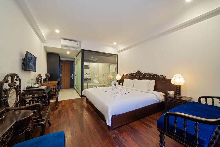 Room 4 of 25
