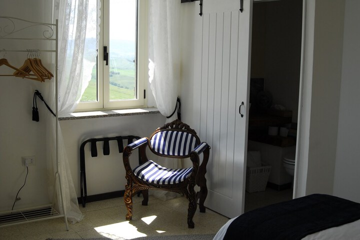 Room 3 of 24