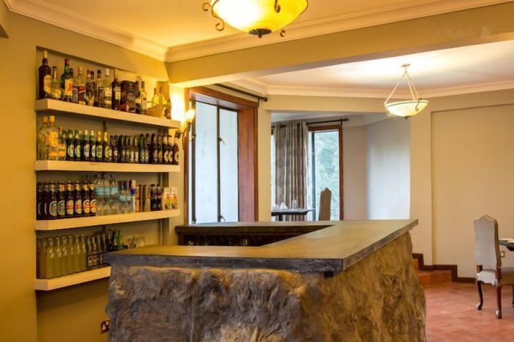 Lounge 10 of 15