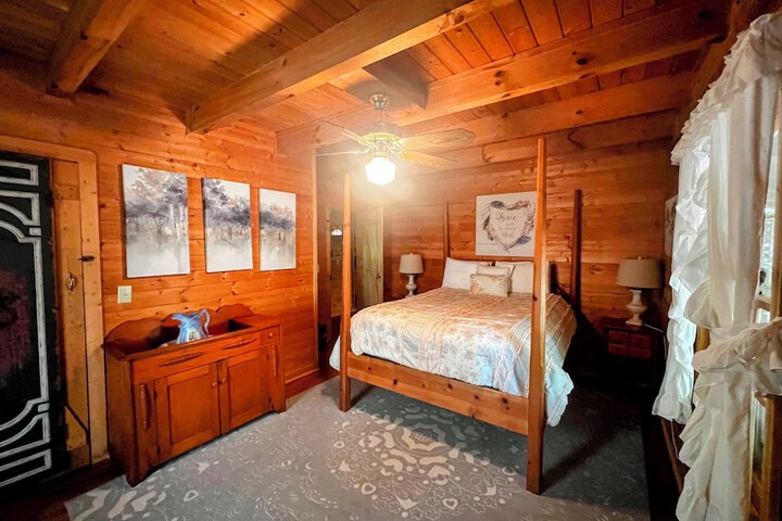 Room 83 of 299