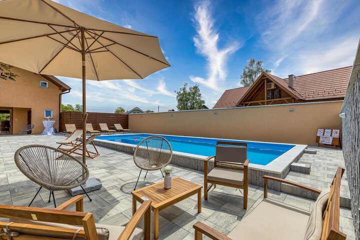 Pool 23 of 46