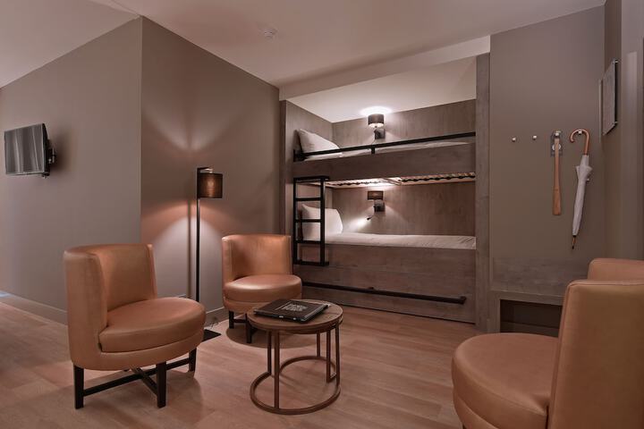 Room 7 of 74