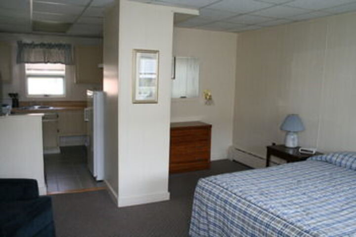 Room 10 of 16