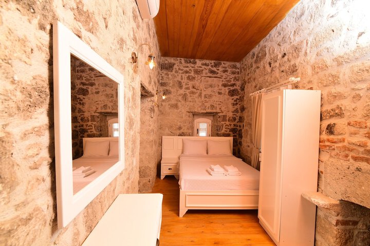 Room 10 of 57