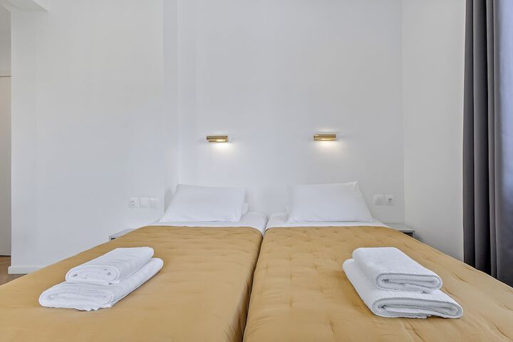 Room 18 of 122