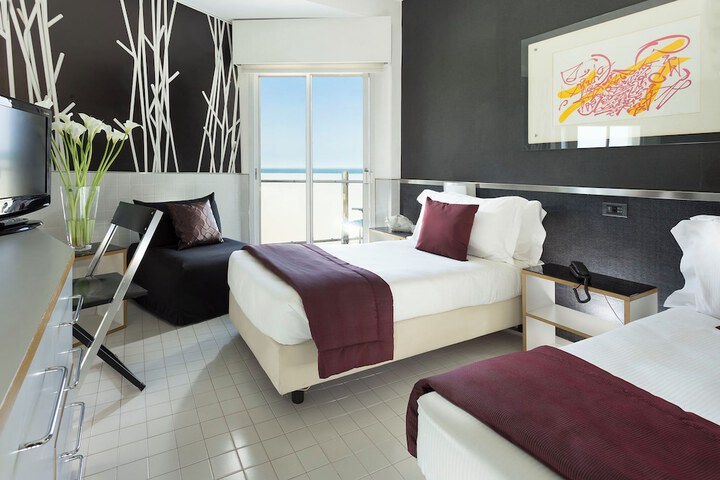 Room 26 of 106