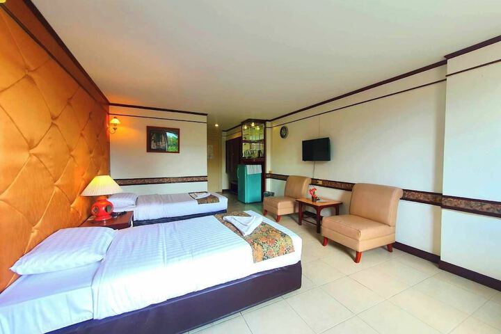 Room 105 of 147