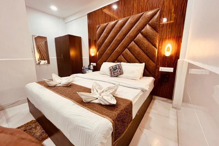 Room 2 of 24