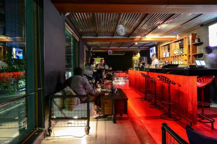 Lounge 72 of 97