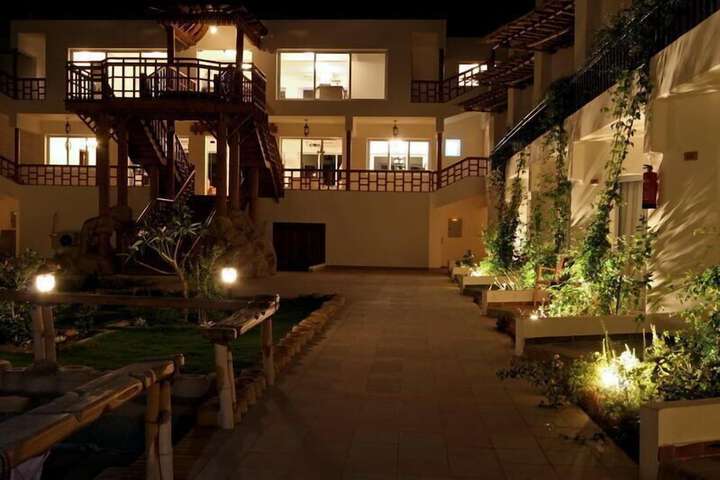 Hotel Exterior 16 of 19