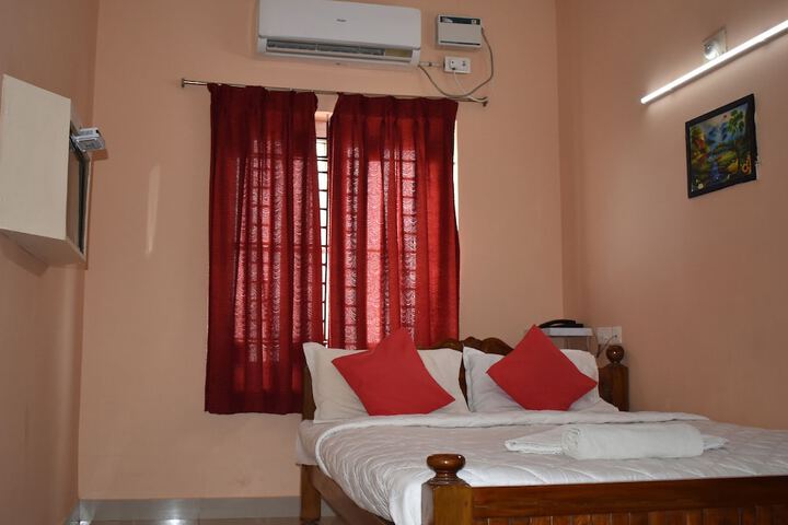 Room 5 of 9